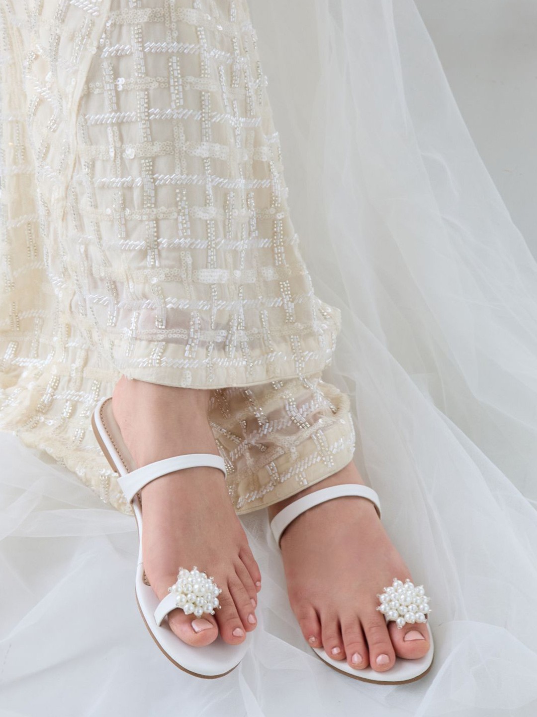 

CAI Women One Toe ring Embellished Flats, White