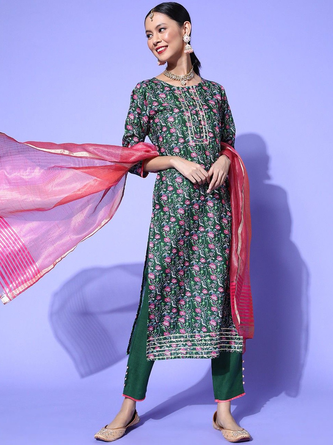 

KAVINDI Women Floral Printed Regular Gotta Patti Kurti with Trousers & With Dupatta, Green