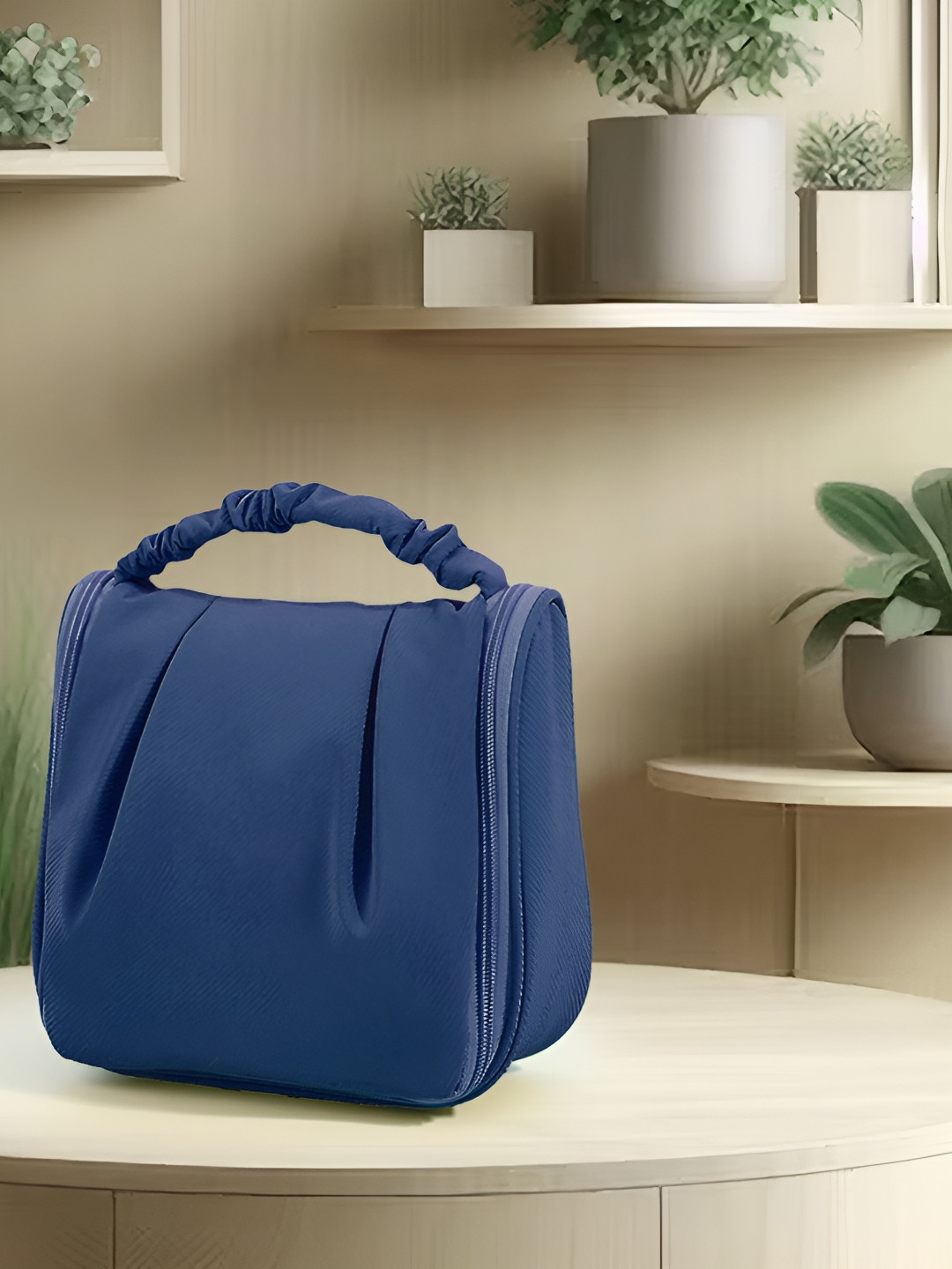 

Aura Navy Blue Set of 1 Water Resistant Makeup Organiser Organisers