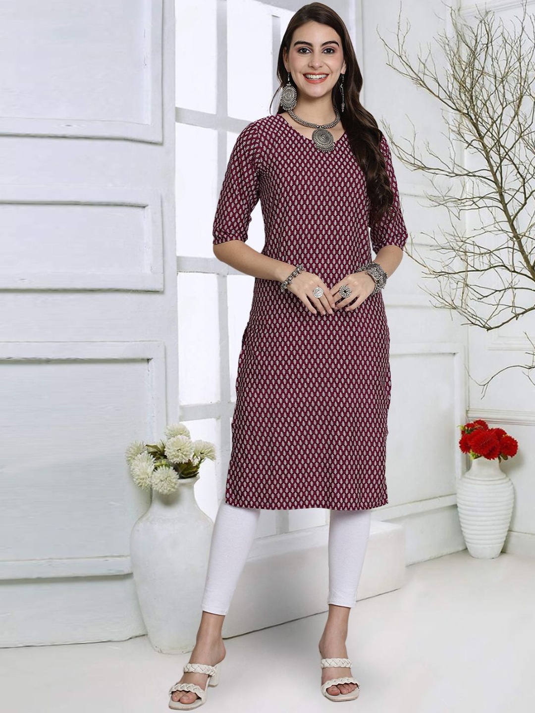 

7Threads Geometric Printed Round Neck Straight Kurta, Maroon