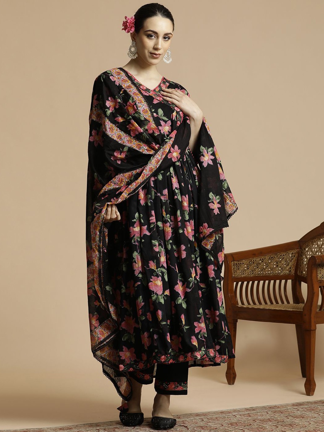 

Anouk Women Floral Printed Regular Gotta Patti Pure Cotton Kurta with Trousers & With Dupatta, Black