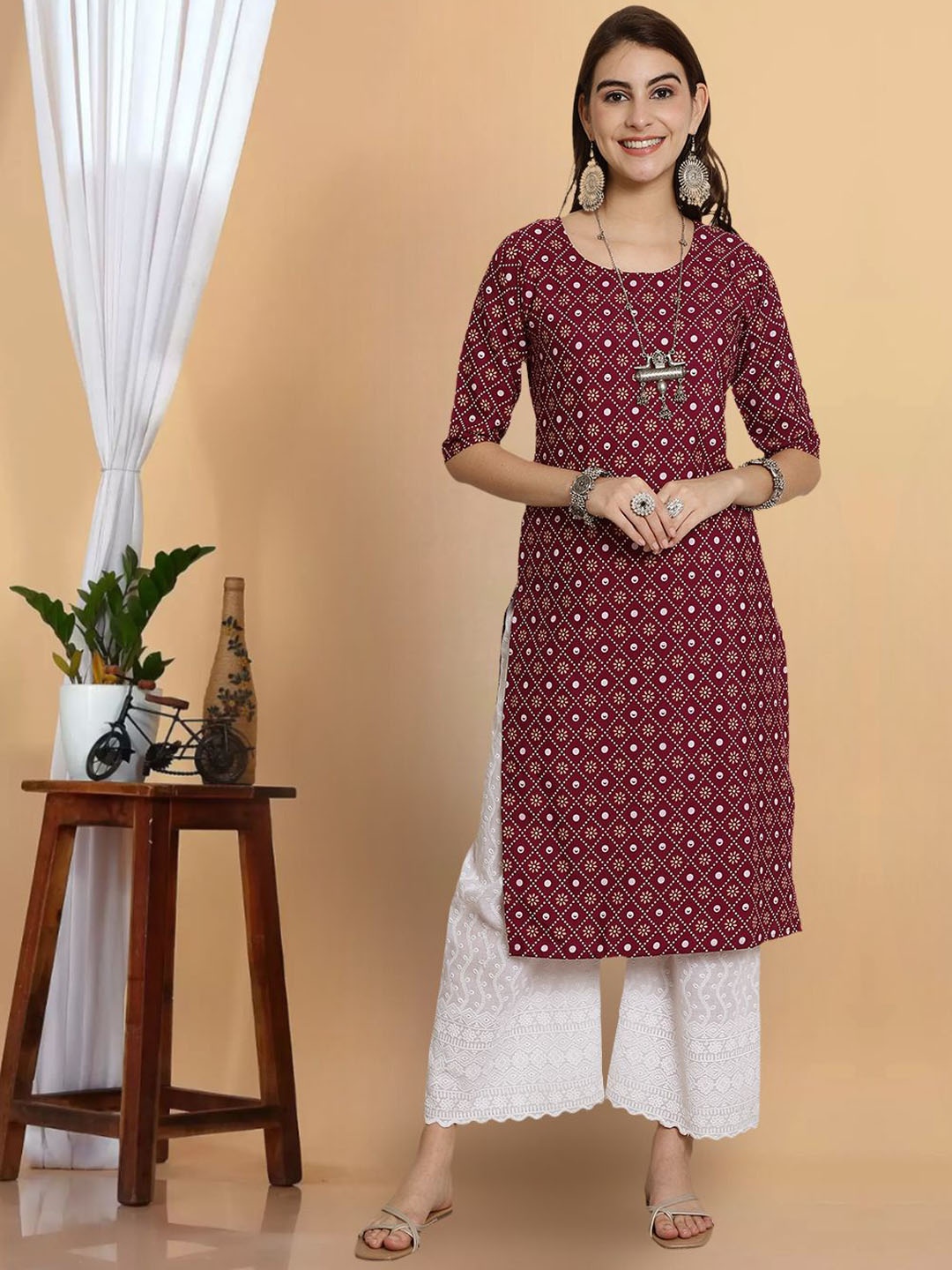 

7Threads Floral Printed Round Neck Straight Kurta, Maroon