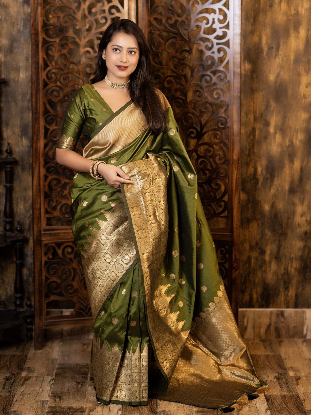 

Mitera Woven Design Zari Banarasi Saree, Green