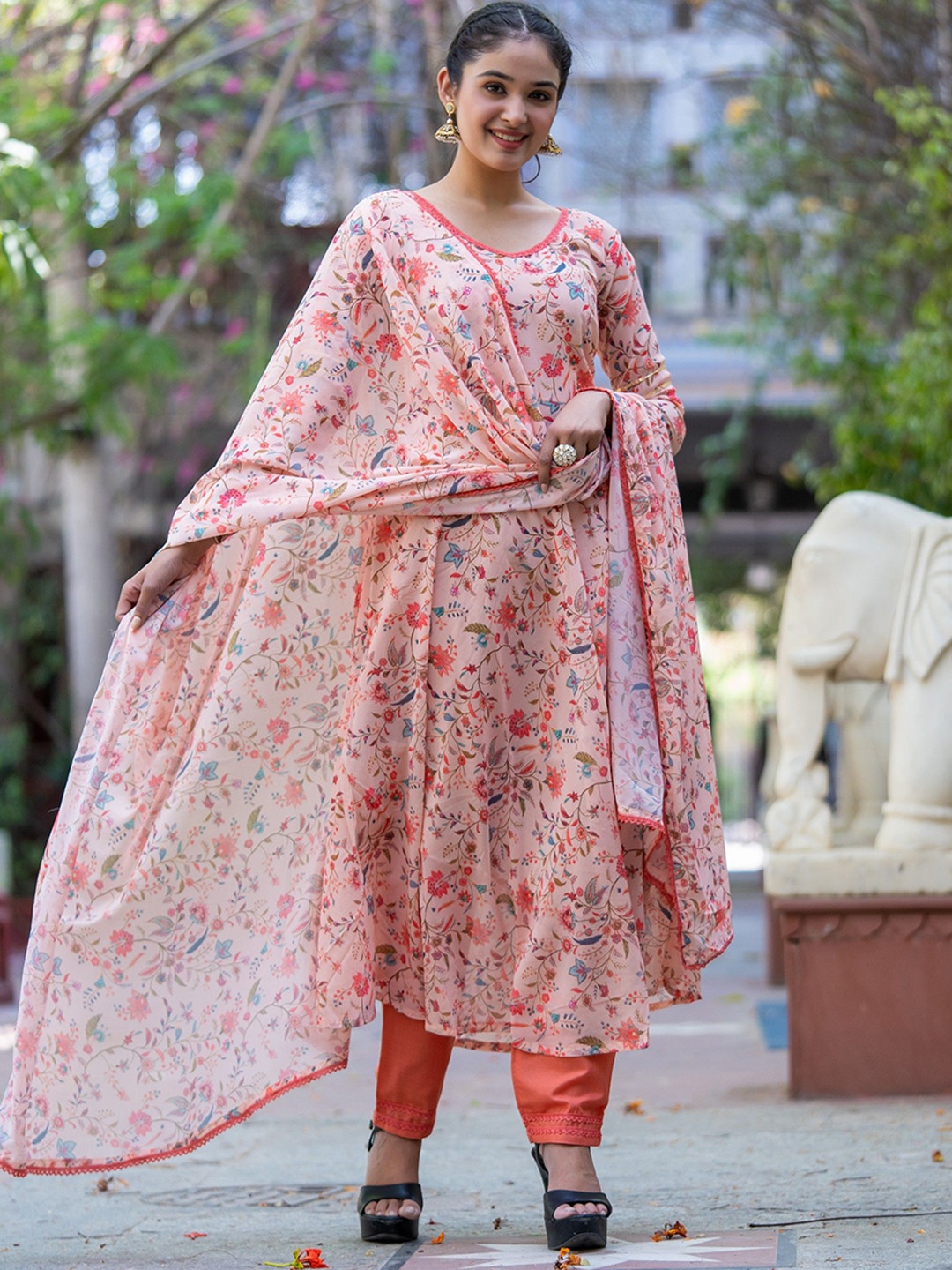 

ASPORA Women Floral Printed Empire Kurta with Trousers & With Dupatta, Peach