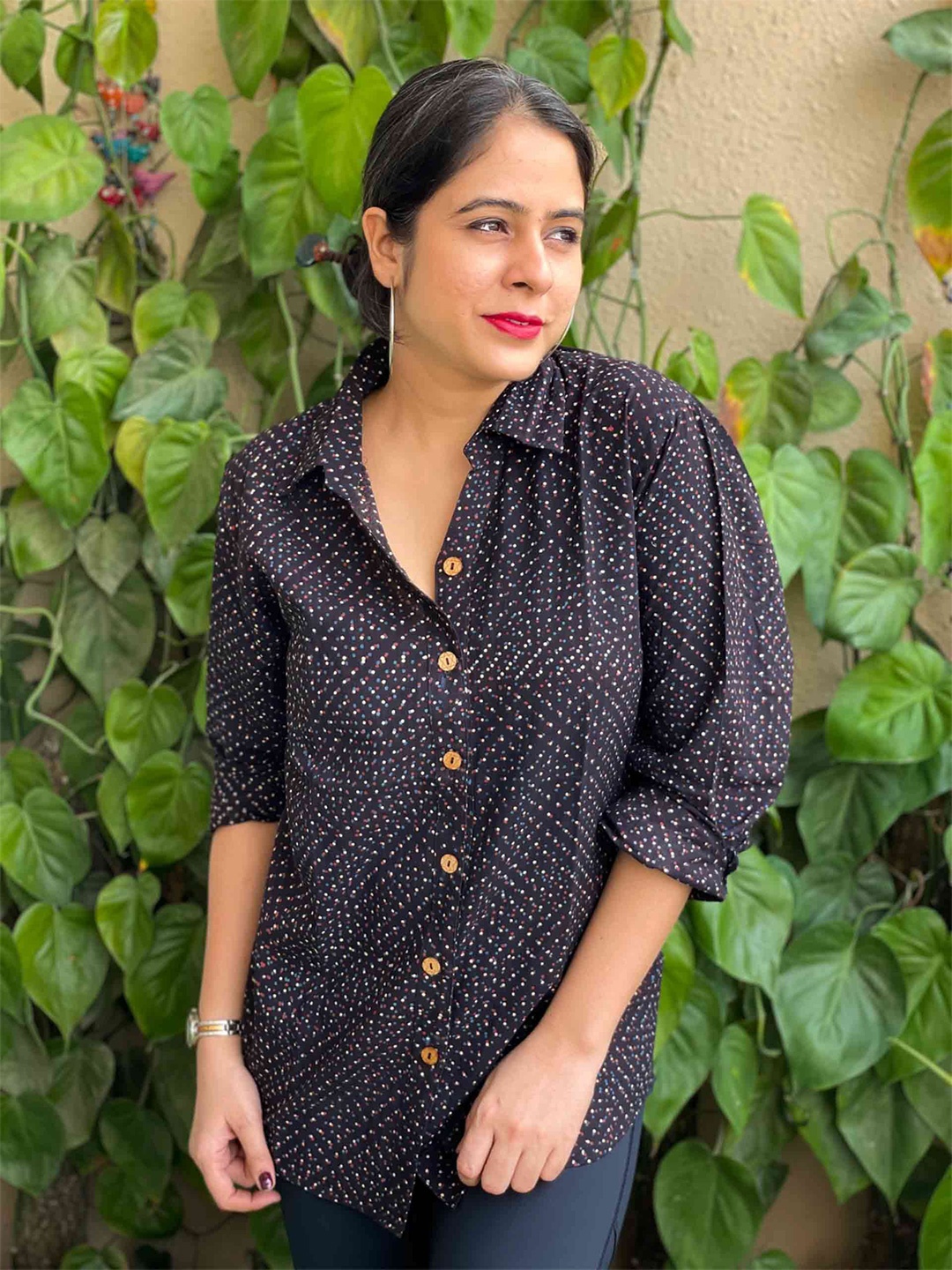 

Sundarii Women Spread Collar Geometric Printed Cotton Casual Shirt, Black