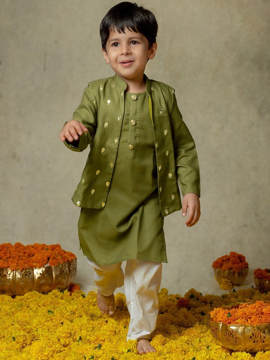 

Vivedkids Boys Regular Pure Cotton Kurta with Pyjamas, Olive