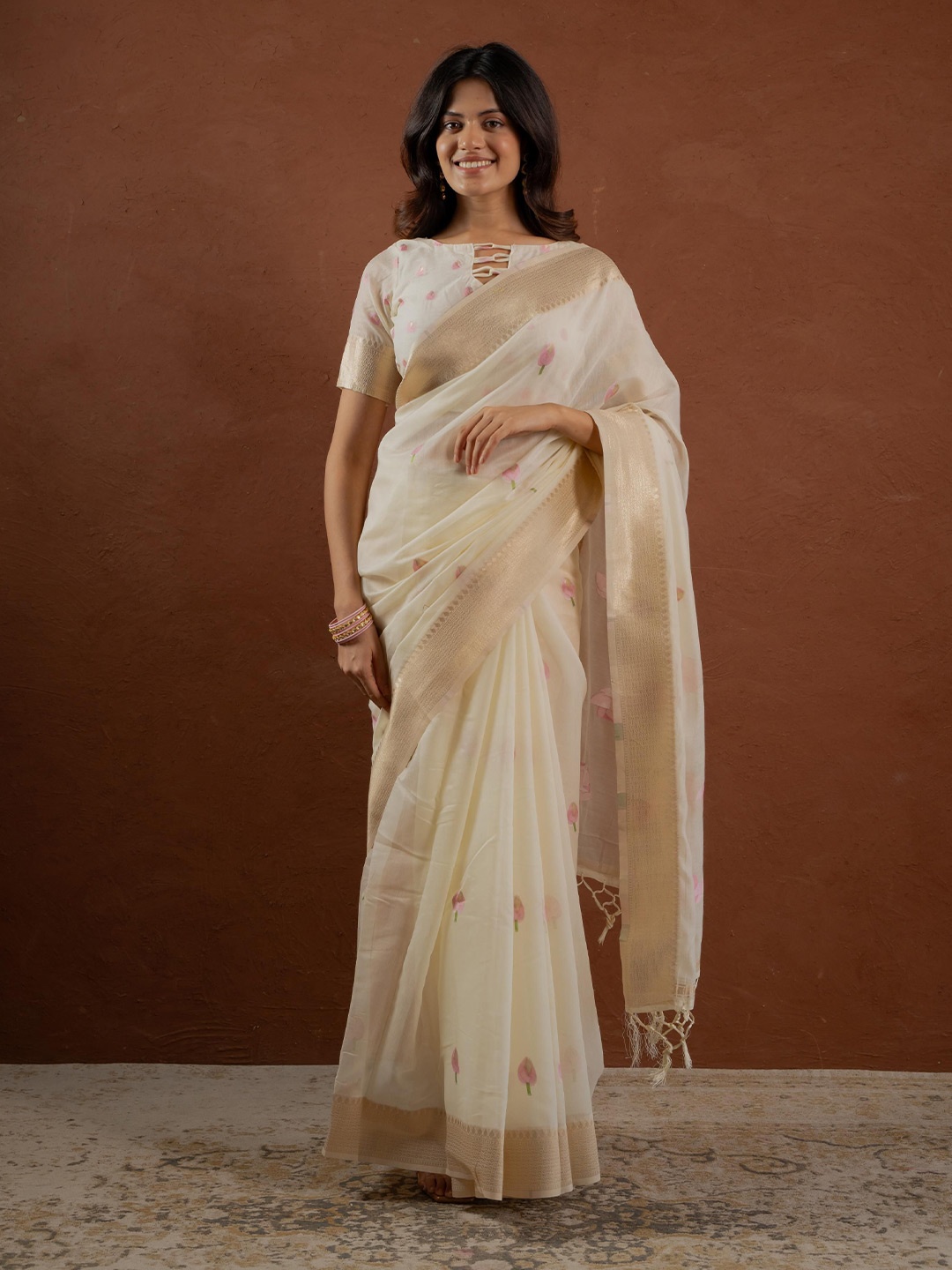 

Dori Floral Zari Banarasi Saree, Off white