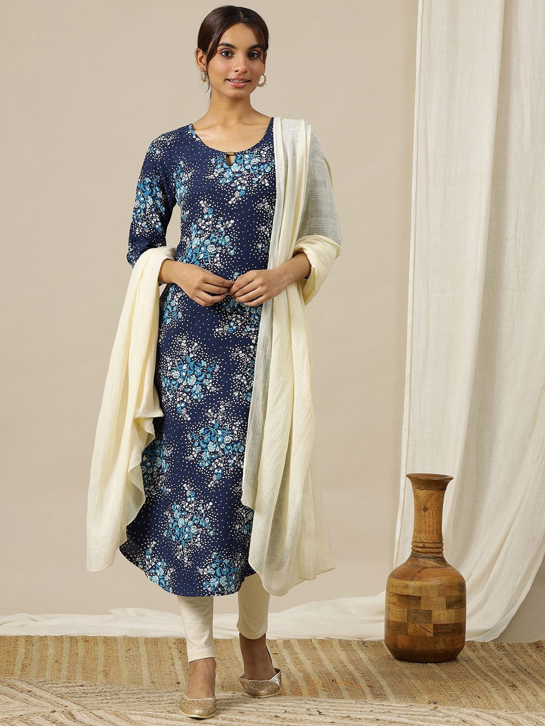 

AURELIA Women Dyed Keyhole Neck Sequinned Kurta, Blue