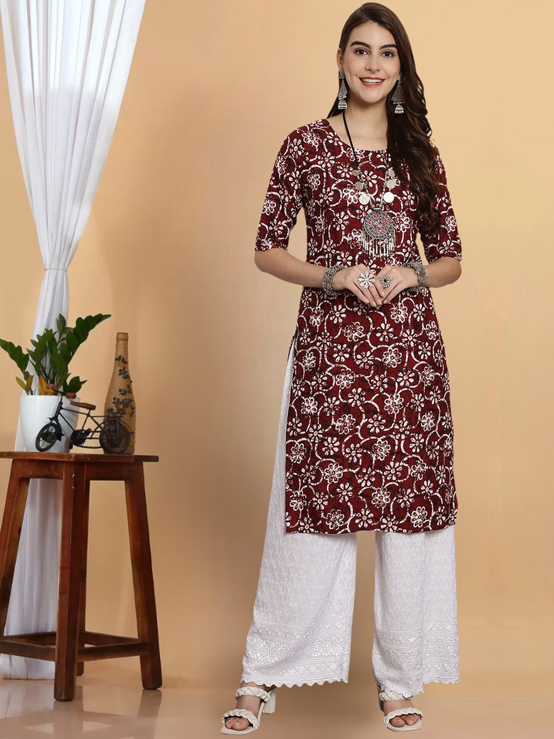 

7Threads Floral Printed Round Neck Crepe Straight Kurta, Maroon