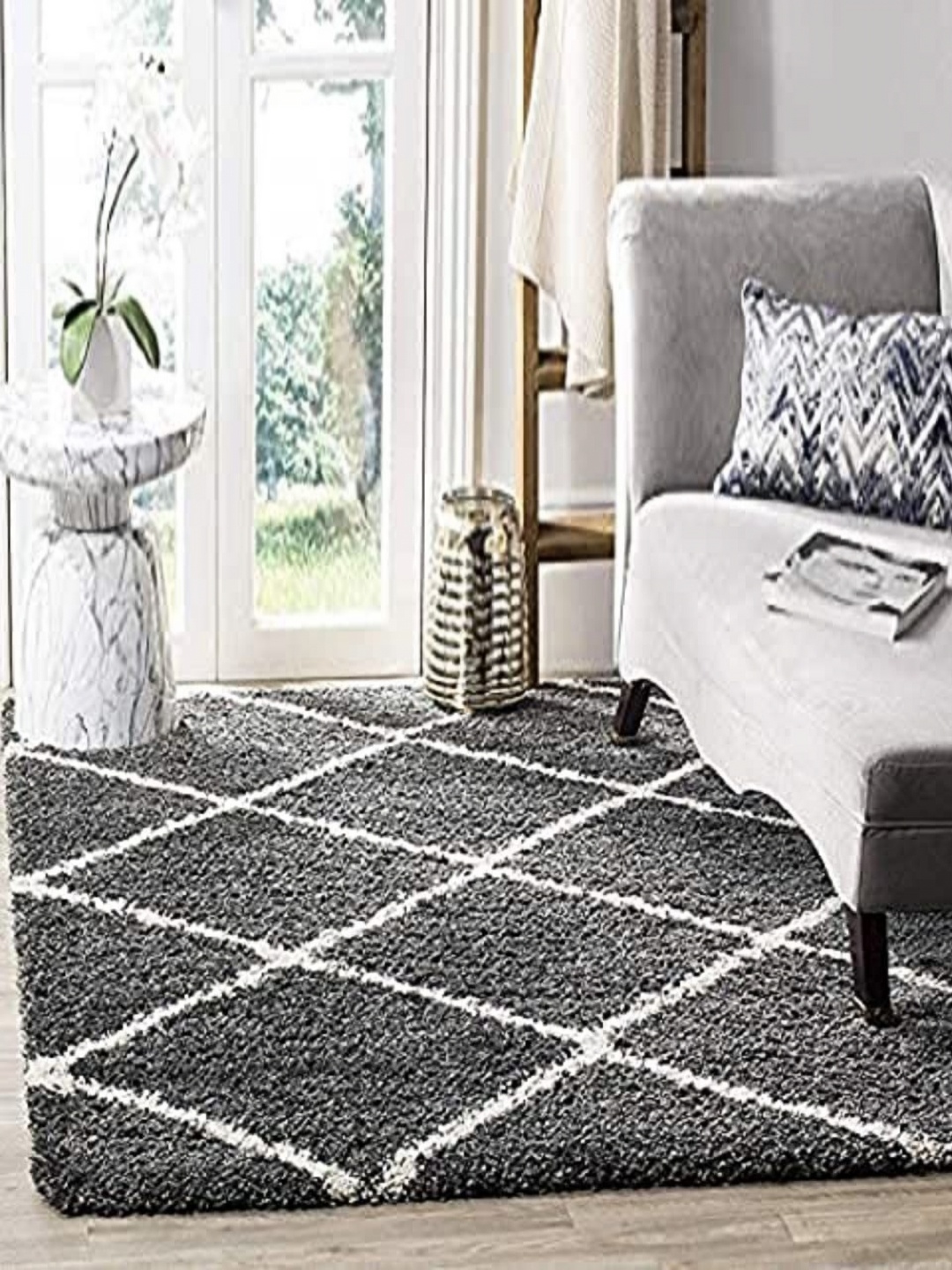 

Banchmark Home Furnishings Black Geometric Handmade Polypropylene Carpet