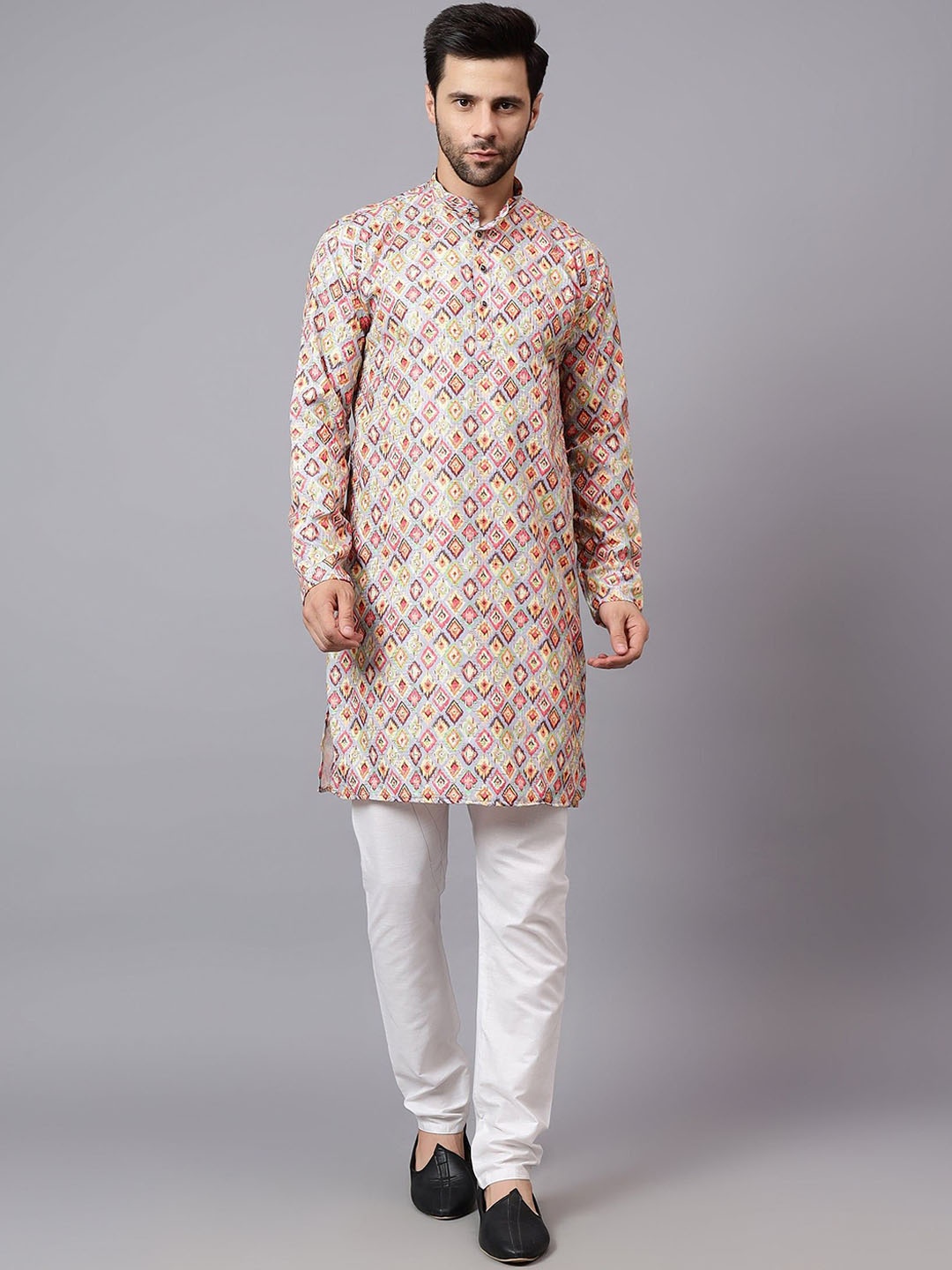 

Yugnik Men Regular Thread Work Kurta with Pyjamas, Green