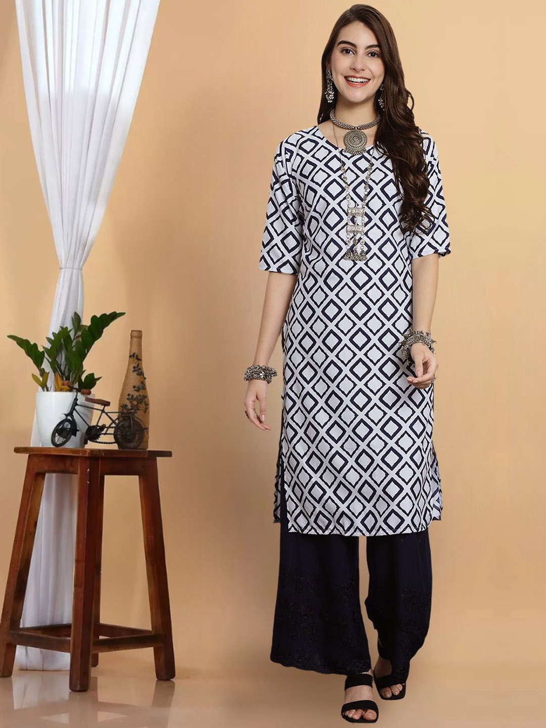 

1 Stop Fashion Geometric Printed Straight Kurta, White