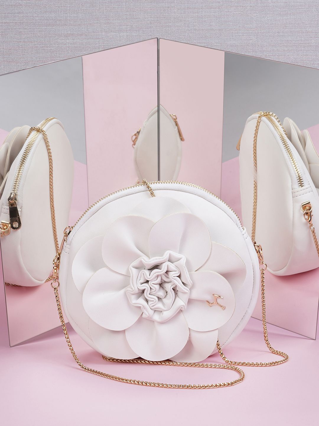 

Mochi Floral Oversized Bucket Handheld Bag with Applique, White