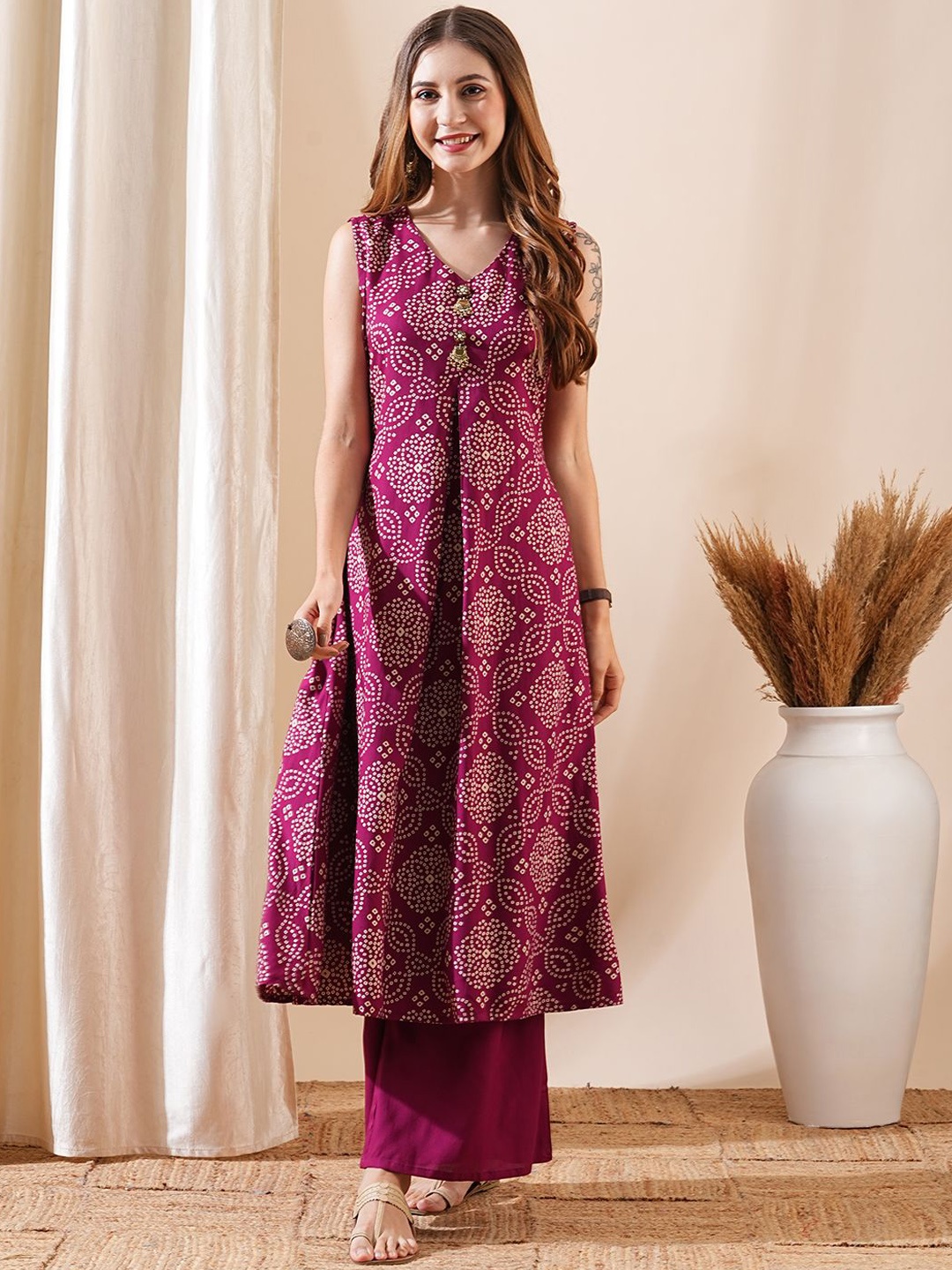 

FASHOR Women Bandhani Printed Regular Beads and Stones Kurta with Palazzos, Burgundy