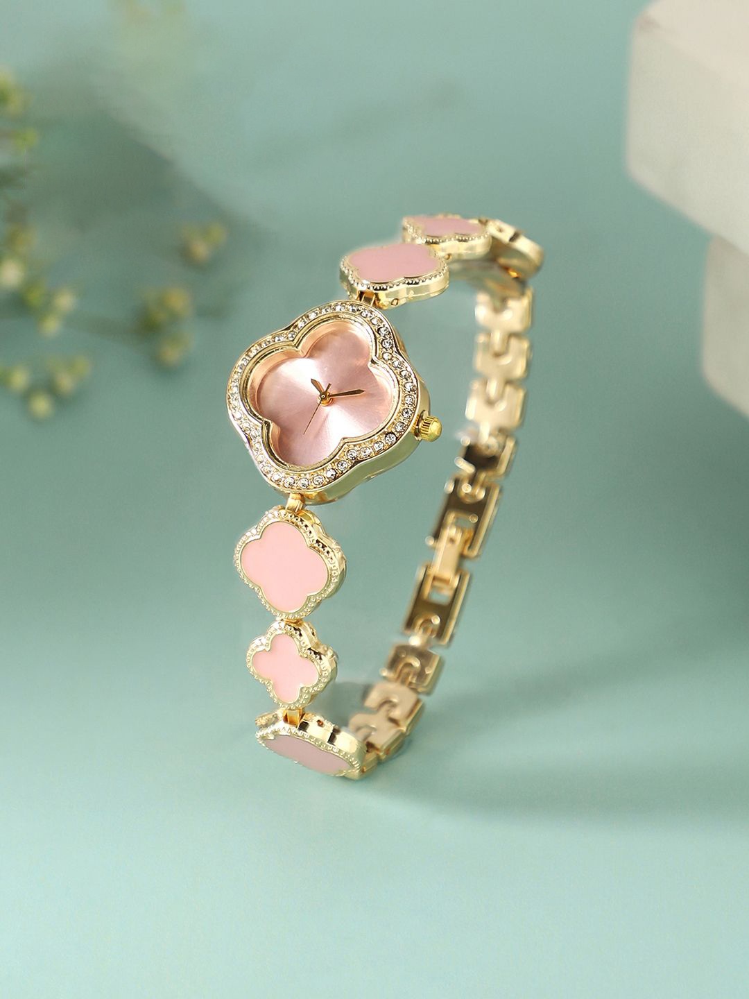 

HAUTE SAUCE by Campus Sutra Women Embellished Dial & Stainless Steel Bracelet Style Straps Analogue Watch, Pink