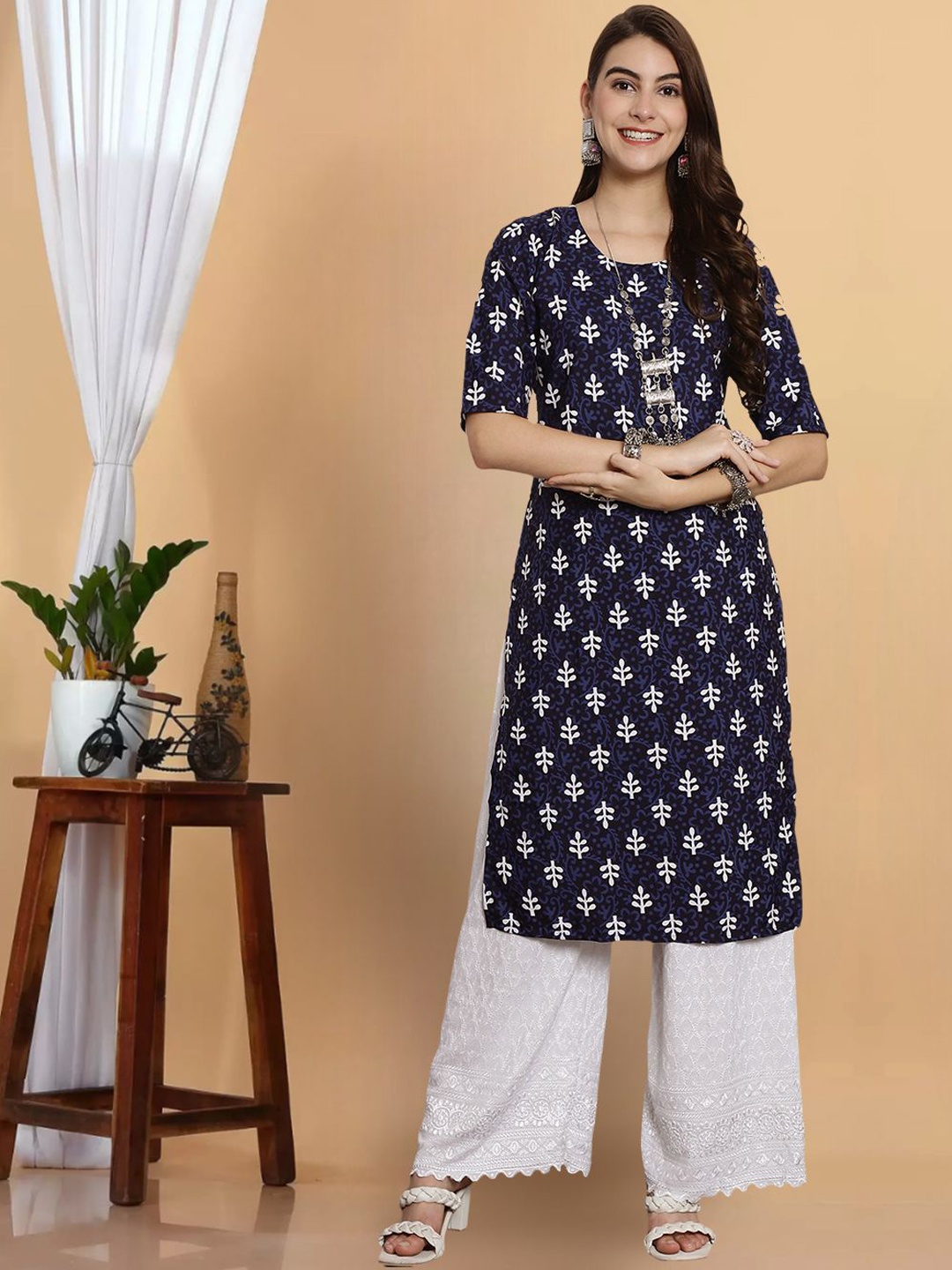 

7Threads Floral Printed Round Neck Straight Kurta, Navy blue