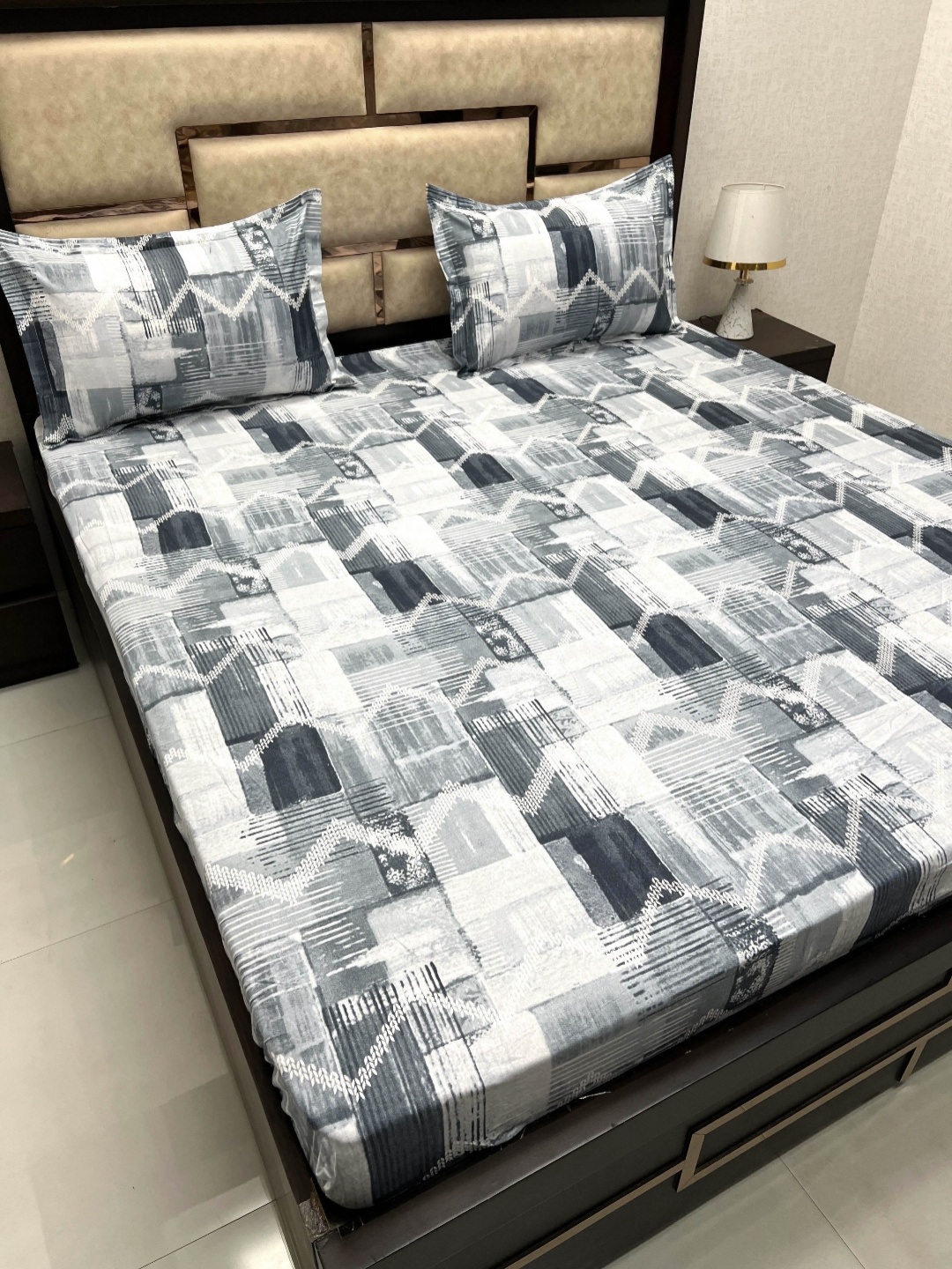 

Pure Decor Grey & White 300 TC King Bedsheet with 2 Pillow Covers