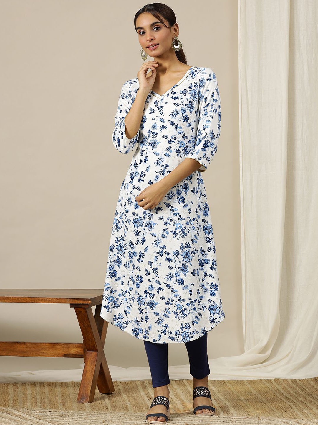 

AURELIA Women Floral Printed Flared Sleeves Kurta, White