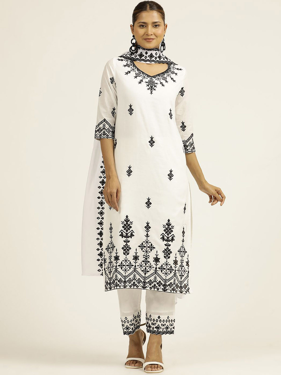 

Jaipur Kurti Women Floral Embroidered Regular Pure Cotton Kurta with Trousers & With Dupatta, White