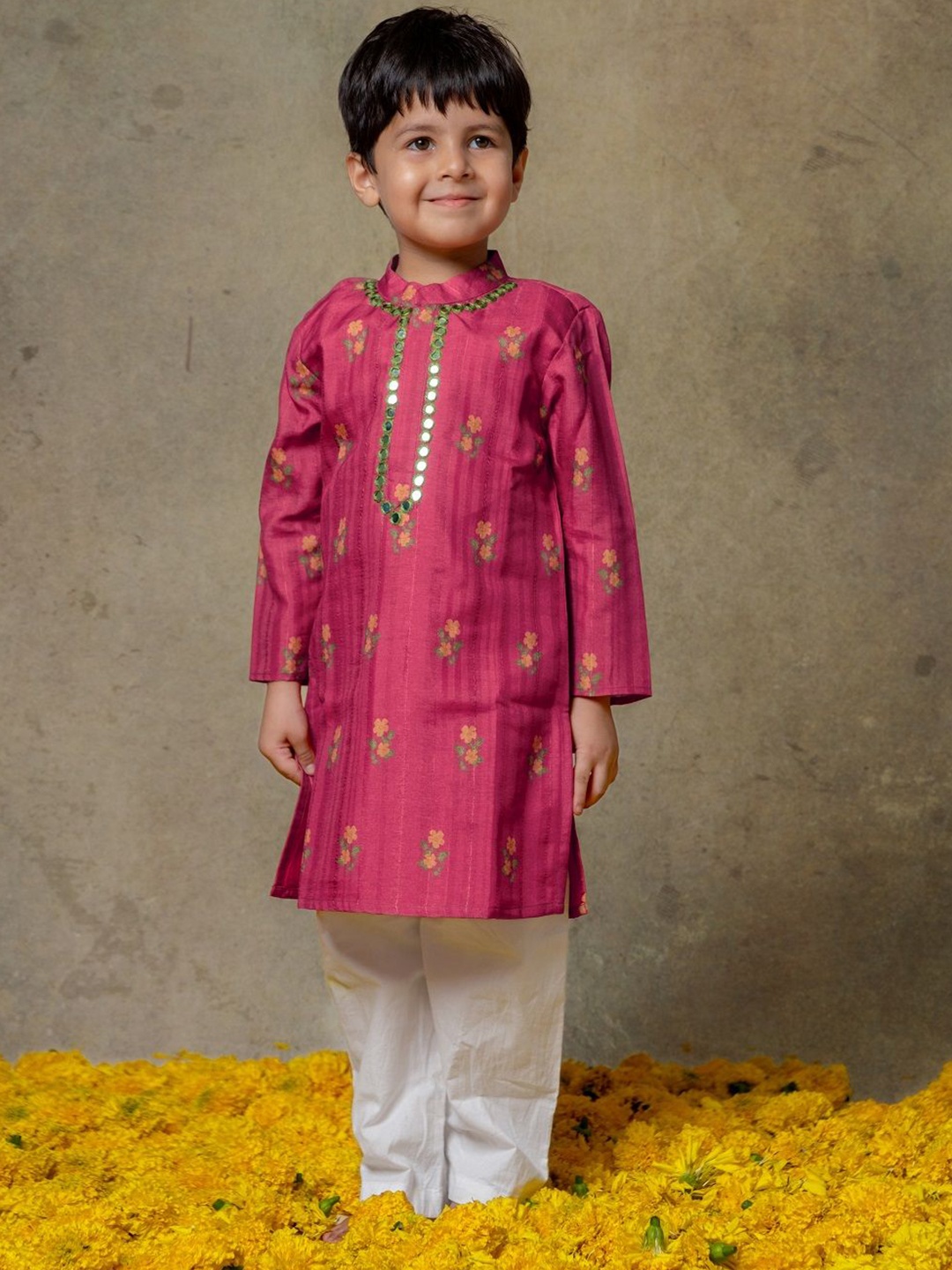 

Vivedkids Boys Floral Printed Mirror Work Straight Kurta with Pyjamas, Magenta