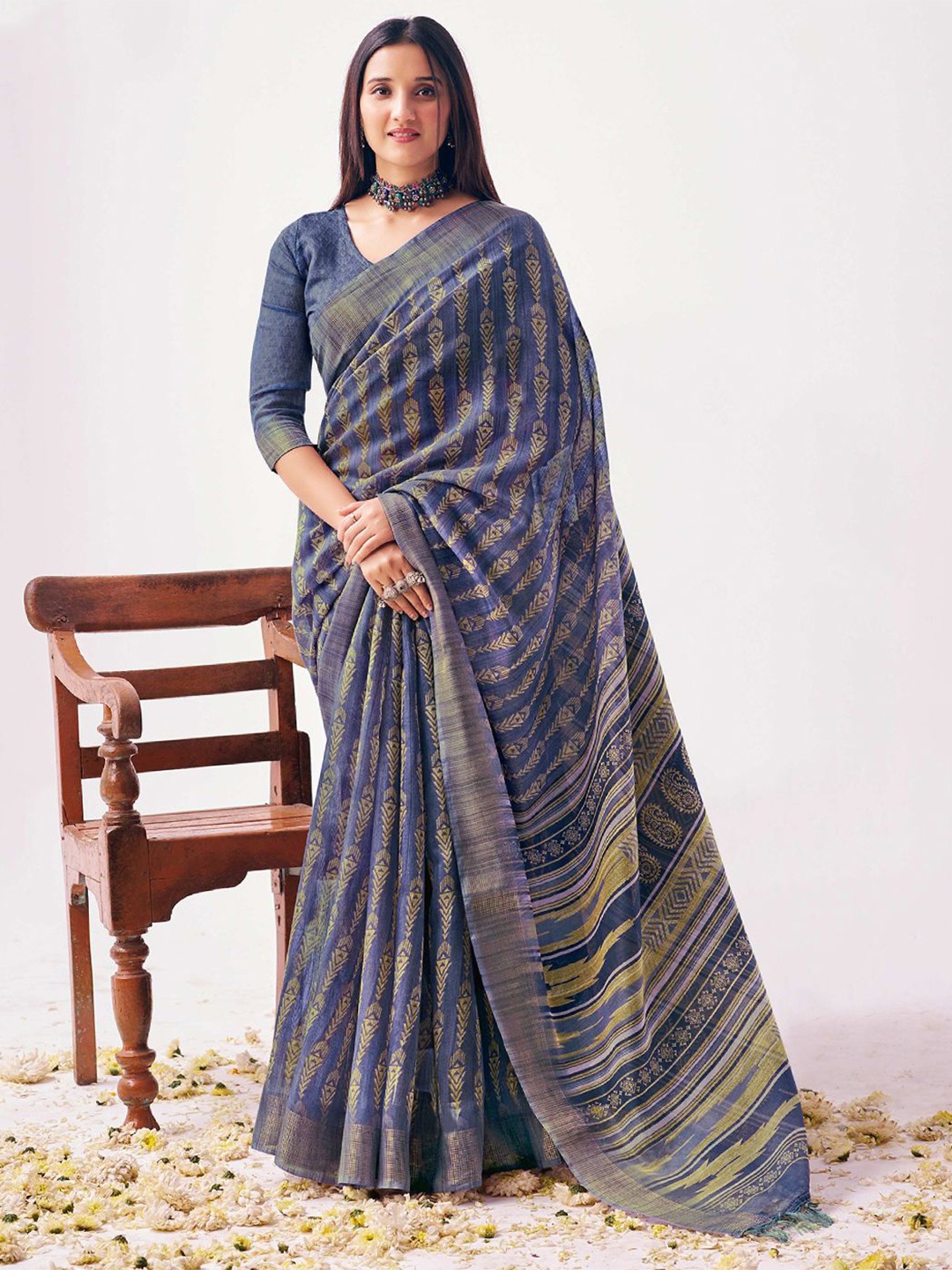 

SANSKAR Printed Batik Zari Saree, Blue