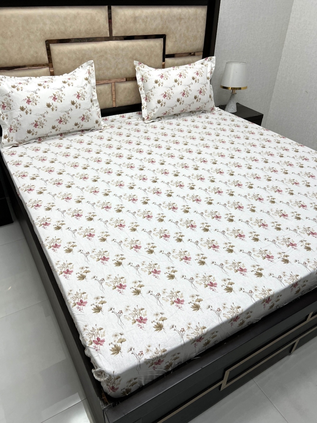 

Pure Decor White & Pink Floral 300 TC King Bedsheet with 2 Pillow Covers