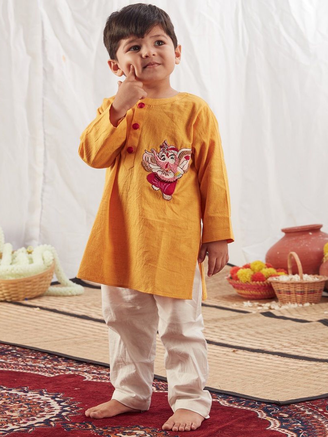 

Vivedkids Boys Lord Ganapati Embroidered Thread Work Pure Cotton Kurta With Pyjamas, Yellow