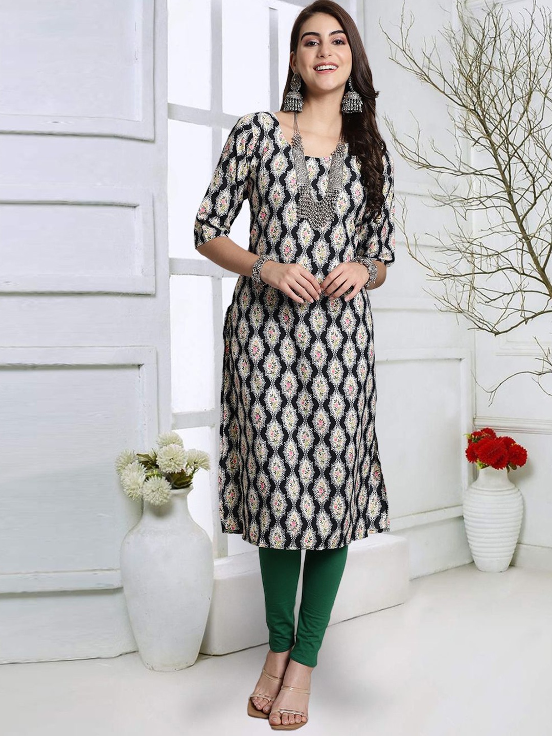 

7Threads Floral Printed Crepe Straight Kurta, Black