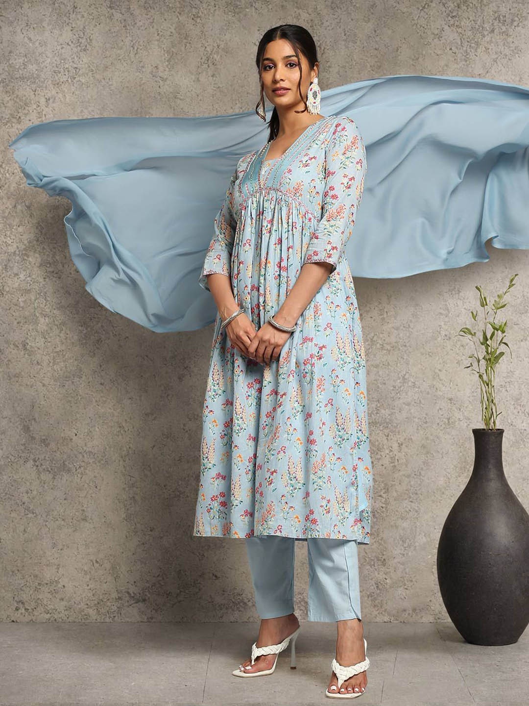 

Sangria Floral Printed A-Line Empire Pure Cotton Kurta With Trouser & Dupatta, Blue