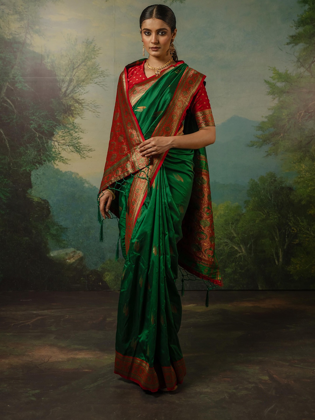 

Dori Woven Design Silk Blend Banarasi Saree, Green