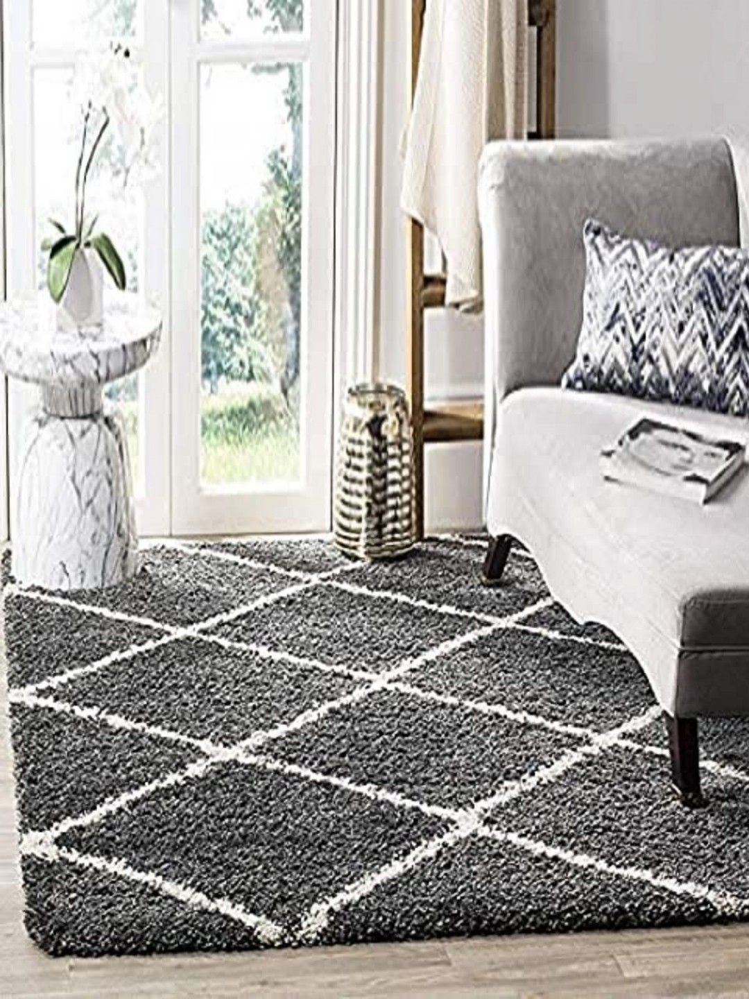 

Banchmark Home Furnishings Black Geometric Handmade Polypropylene Carpet
