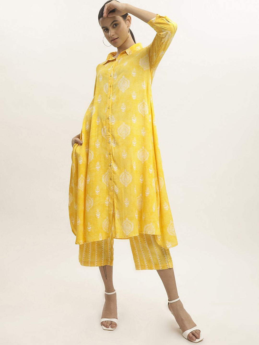 

BLACK & BLAH BLAH Women Relaxed Fit Floral Printed Flared Liva Kurta Set, Yellow