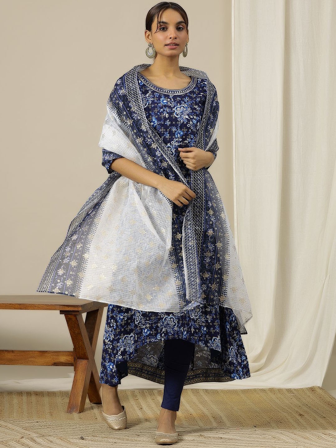 

AURELIA Women Floral Printed Sequinned Anarkali Kurta, Blue