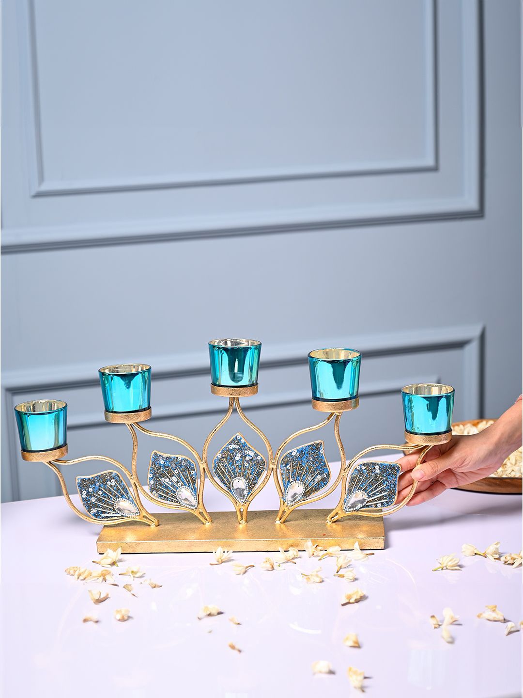 

MARKET99 Blue & Gold-Toned Candle Holder