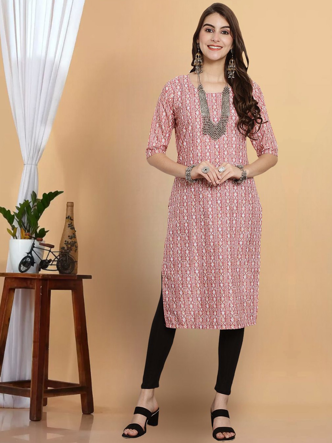 

7Threads Geometric Printed Round Neck Straight Kurta, Peach