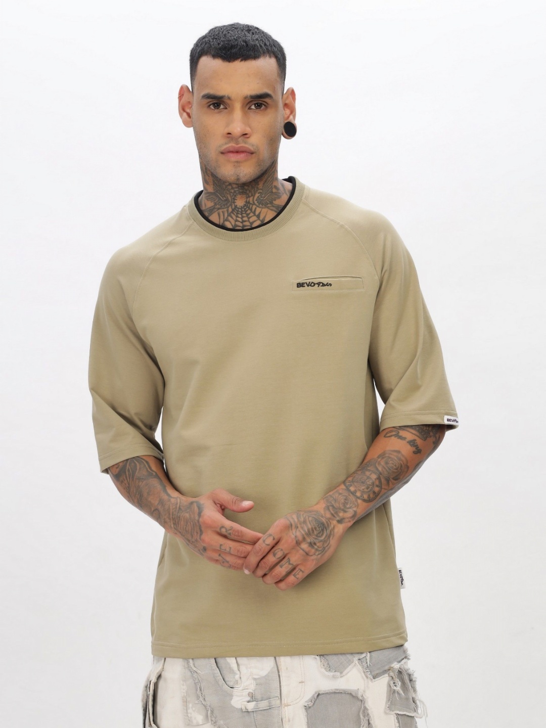 

BEVDAAS Men Printed Pockets T-shirt, Beige