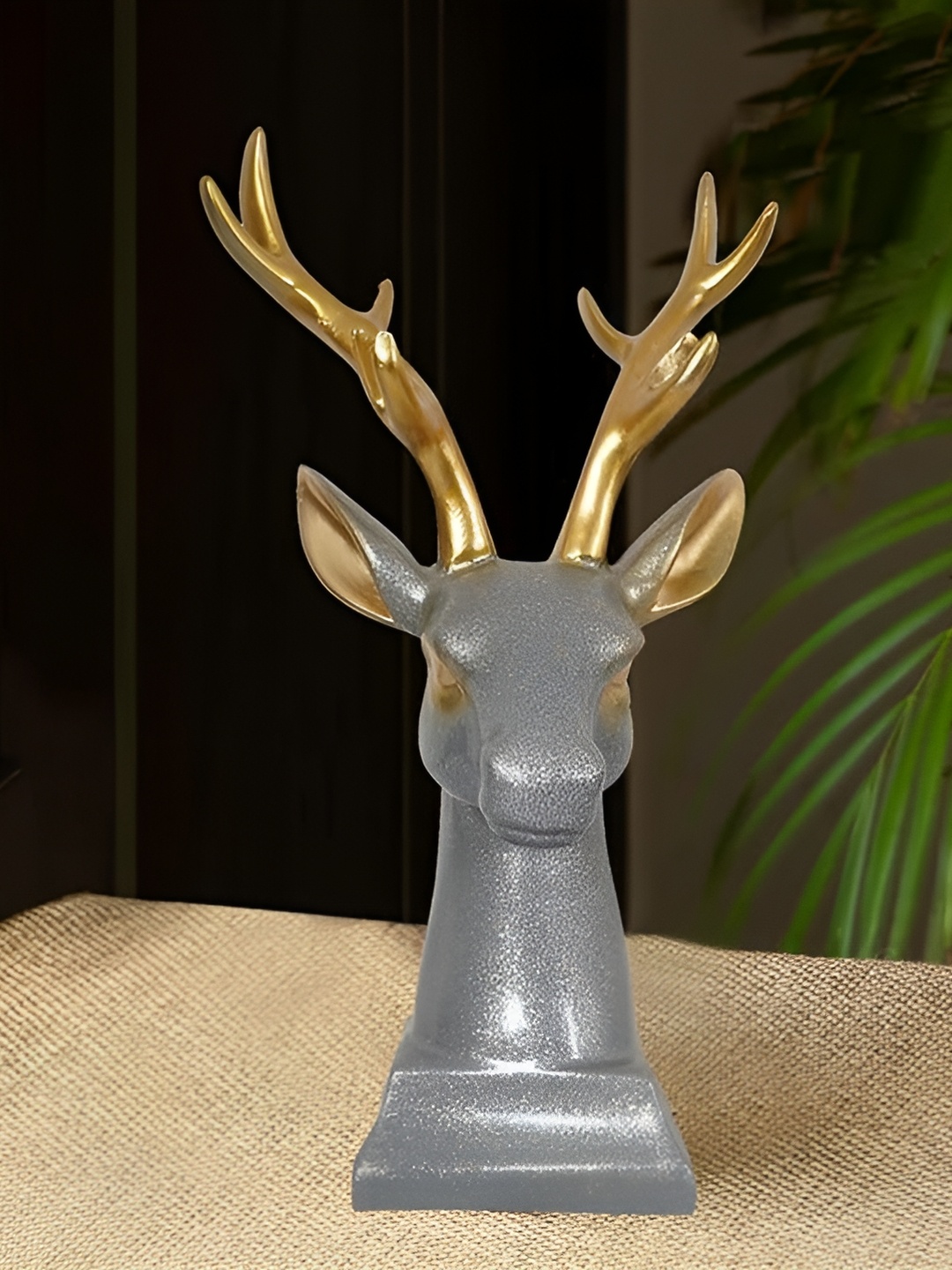 

Zart Grey Figurine Showpiece