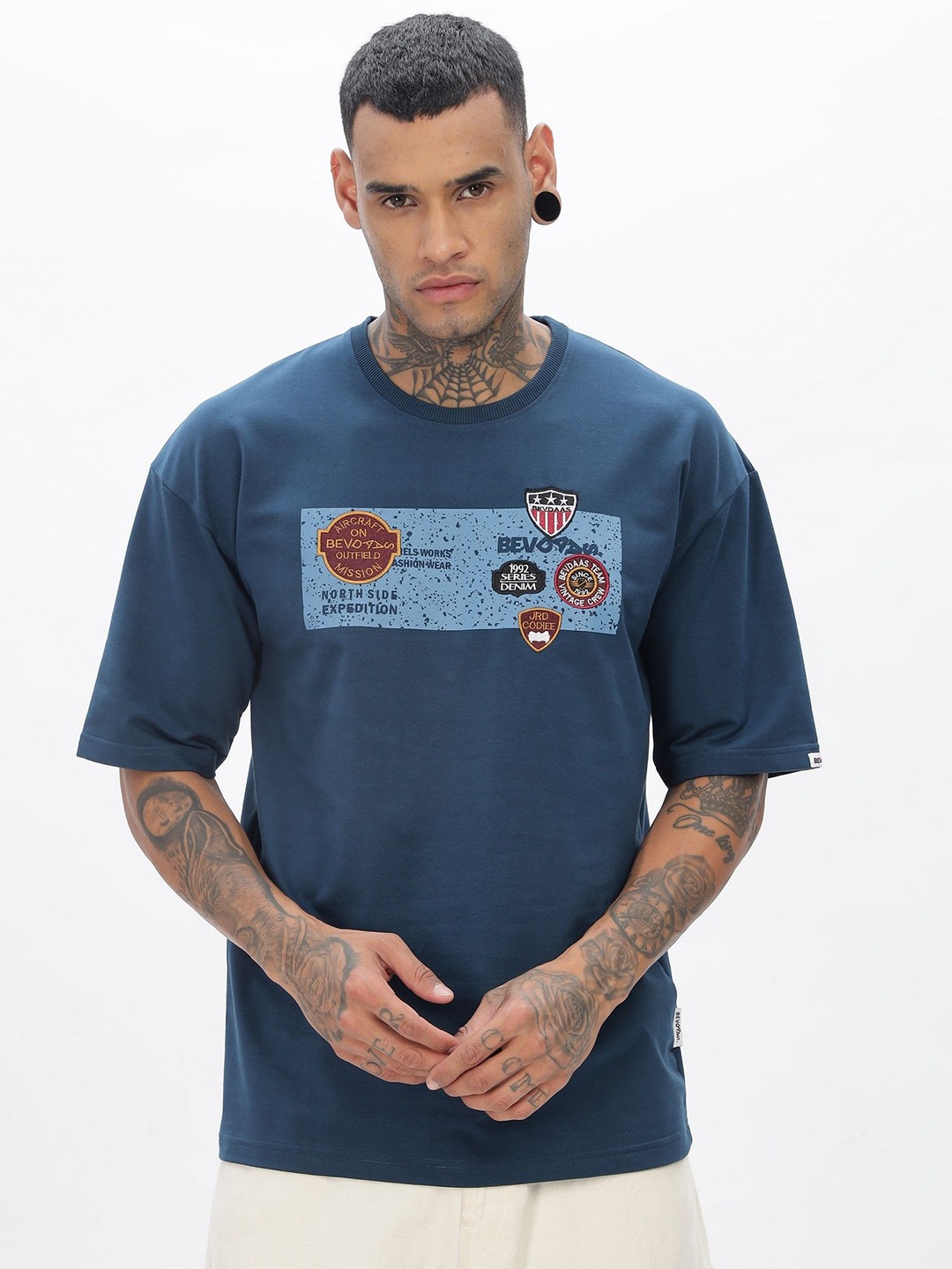 

BEVDAAS Men Printed Drop-Shoulder Sleeves Applique T-shirt, Navy blue