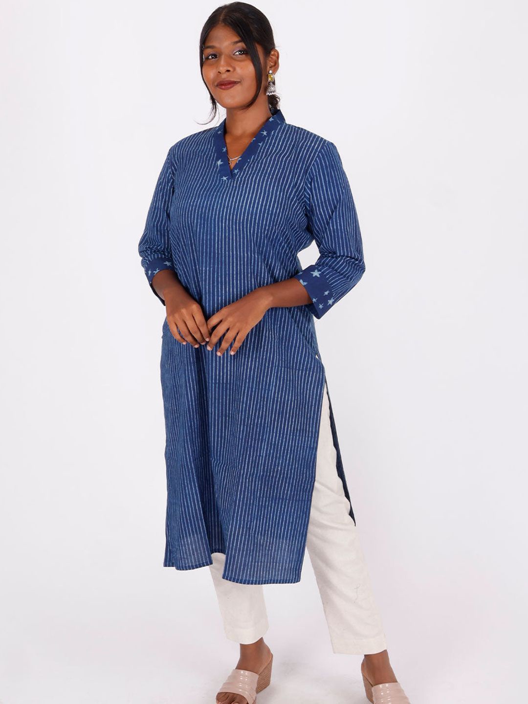 

Avishya Striped V-Neck Straight Kurta, Blue