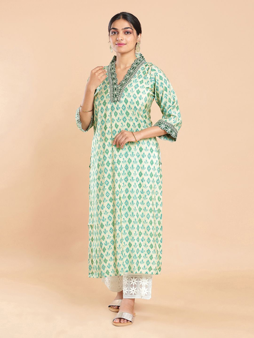 

Kalyan Silks Printed V-Neck Lace Detailed Straight Kurta, Green