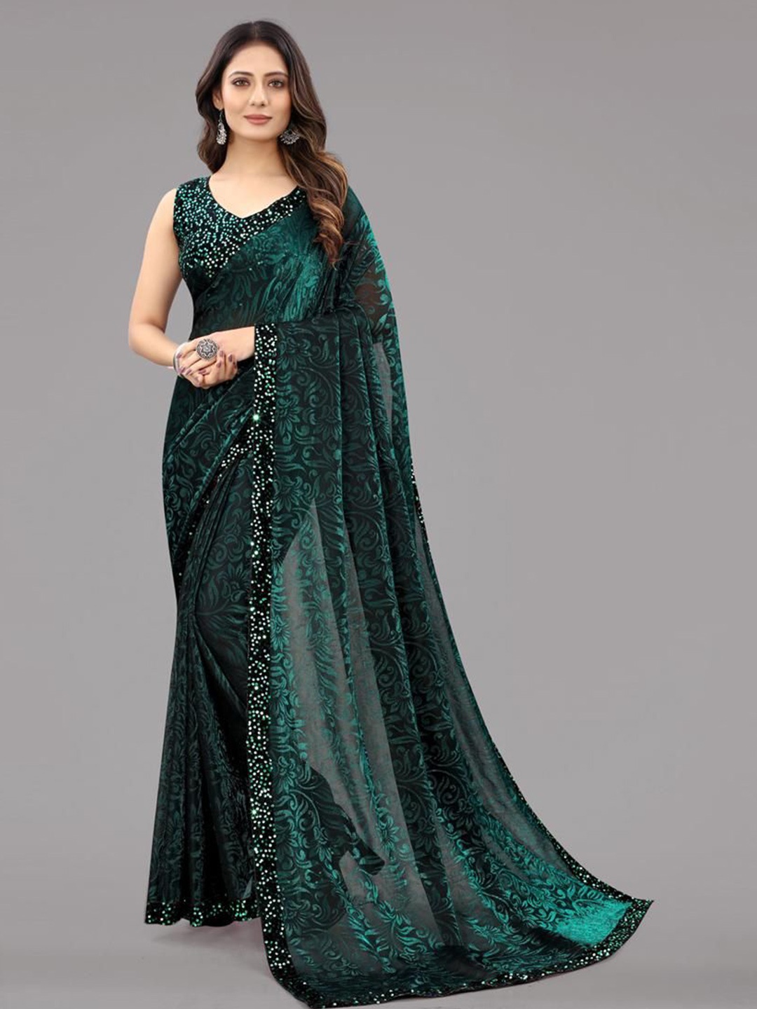 

VRAGI Floral Printed Sequinned Maheshwari Saree, Green
