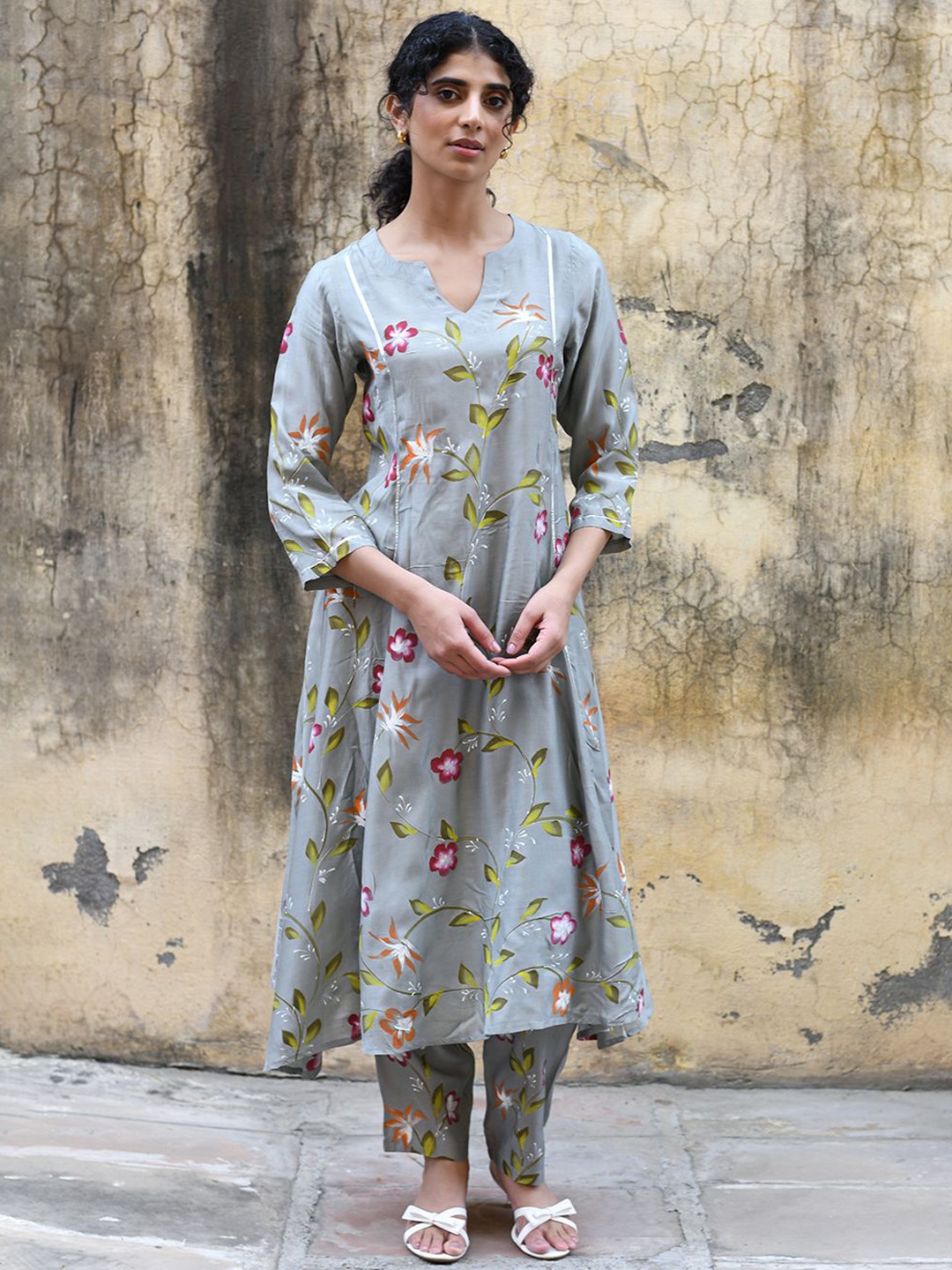 

Rangeelo Floral Printed A-Line Pure Cotton Kurta with Palazzos, Grey