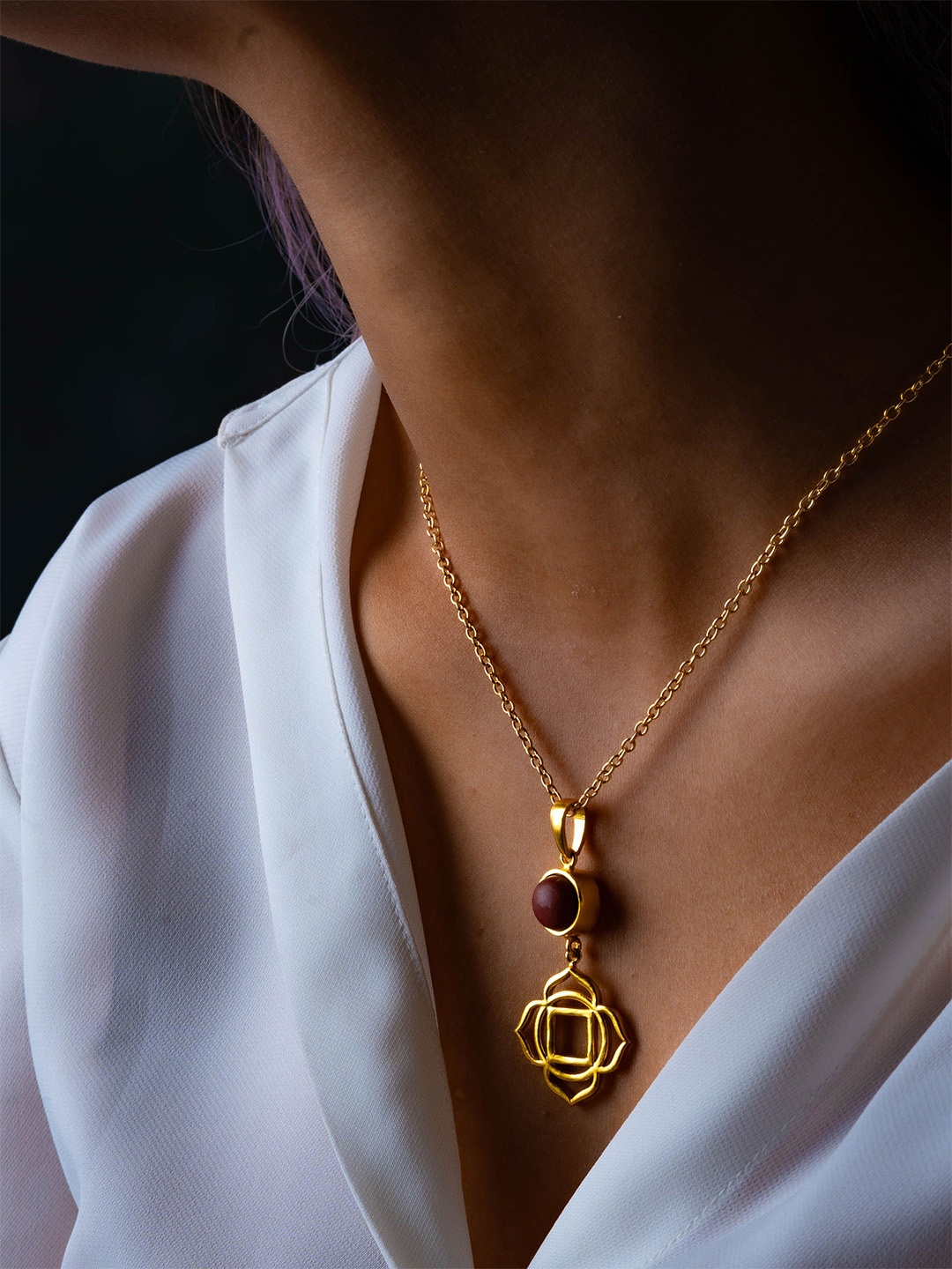 

TOTAPARI Gold-Plated Root Chakra-Charm Pendant With Chain