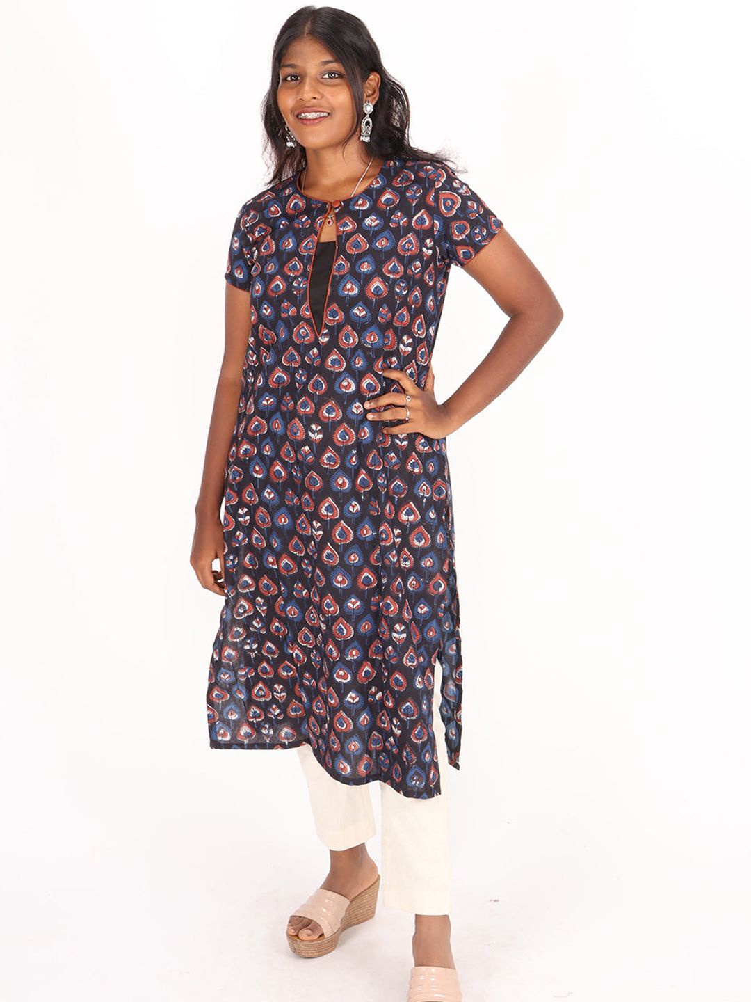 

Avishya Women Ethnic Motifs Printed Handloom Kurta, Black