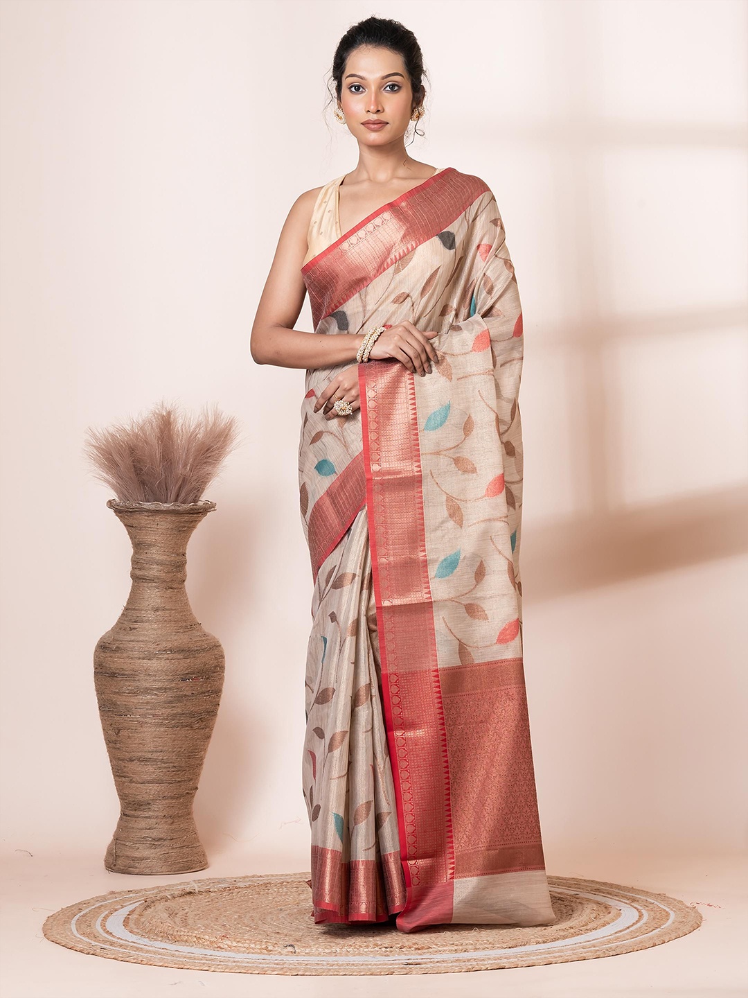 

VIBHAVARI Woven Design Zari Saree, Beige