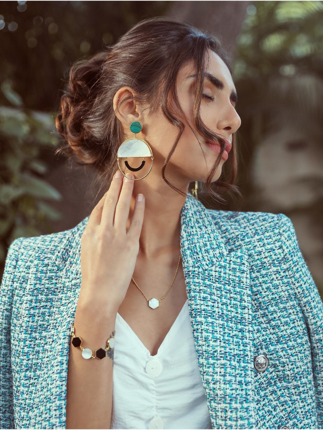 

Varnika Arora Eliana Gold-Plated Agate Studded Wraparound Bracelet