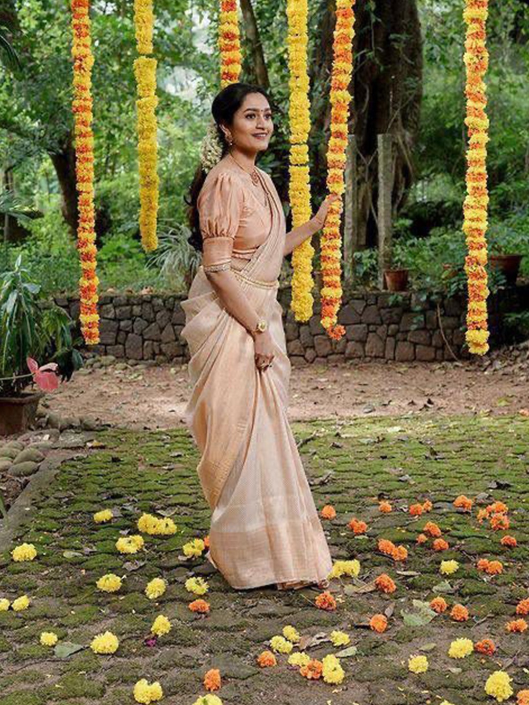 

Wuxi Woven Design Zari Pure Silk Banarasi Saree, Cream