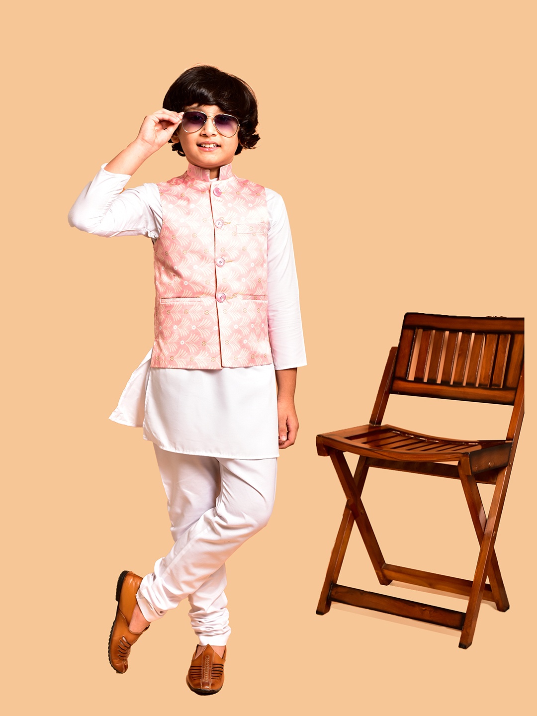 

PRINTINDIA Boys Mandarin Collar Straight Kurta With Pyjamas & Nehru Jacket, White