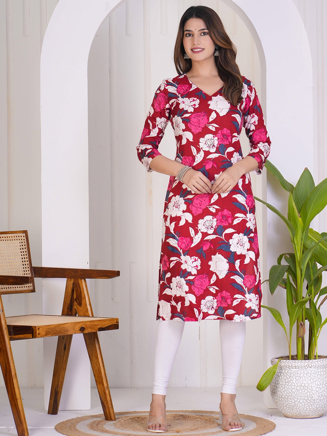 

KALINI Floral Printed V-Neck Three Quarter Sleeves Straight Kurta, Red