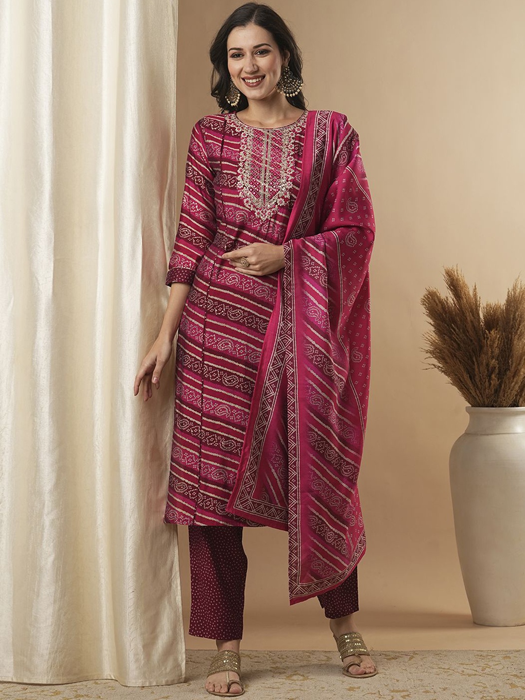 

FASHOR Bandhani Printed Kurta with Trousers & Dupatta, Magenta